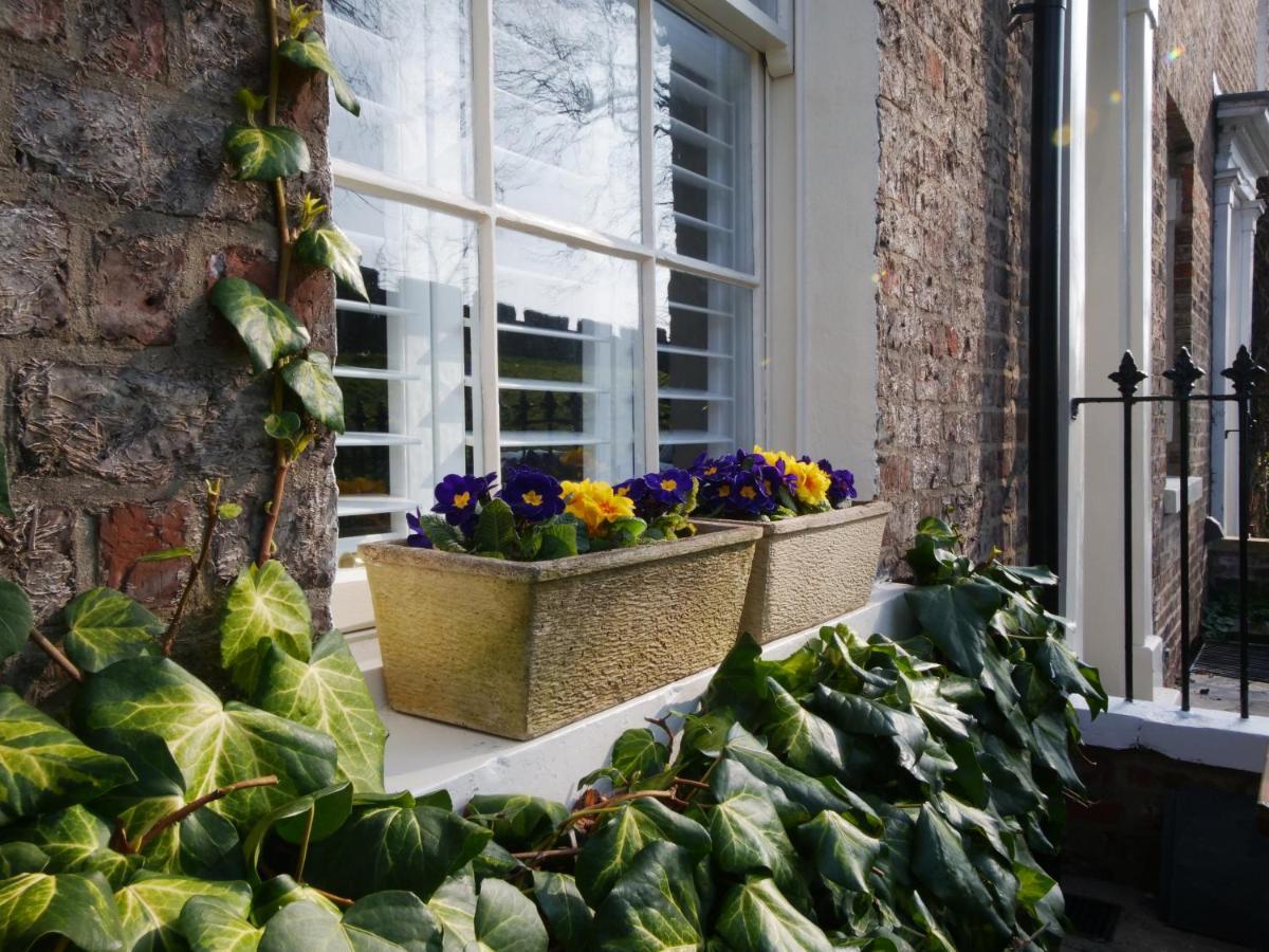 Bar Wall Cottage-City Wall Views-Sleeps 5 York Exterior foto